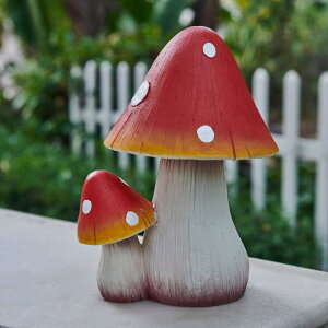 キノコのオーナメント 妖精のガーデニング 屋外装飾キノコ ガーデンオーナメント 置物 ノームが大好きなアウトドア デコレーション キノコの像 レッド 20cm