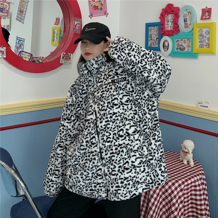 楽天市場 モコモコ レオパード ヒョウ柄 コート ダウン ジャンパー ブルゾン アウター 大きい レディース メンズ 黒 ブラック 白 ホワイト ロゴ 派手 ハイネック フリース 暖かい 防寒 ガールズ かわいい おしゃれ 奇抜 派手 個性的 ダンス 衣装 Kathina 楽天市場 モコモコ レオパード ヒョウ柄 コート ダウン ジャンパー ブルゾン アウター 大きい レディース メンズ 黒 ブラック 白 ホワイト ロゴ 派手 ハイネック フリース 暖かい 防寒 ガールズ かわいい おしゃれ 奇抜 派手 個性的 ダンス 衣装 Kathina