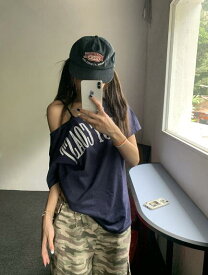 肩出し　ロゴ　トップス　カットソー　半袖　　薄手　 ダンス　衣装　ヒップホップ　HIPHOP　レディース　ガールズ　ストリート　個性的　奇抜　派手　韓国　おしゃれ　かっこいい