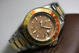 ヴィンテージ・デザインのVAGUE WATCH Co. ヴァーグ・ウォッチ・カンパニー ブラウンGMTクォーツ腕時計/100m防水