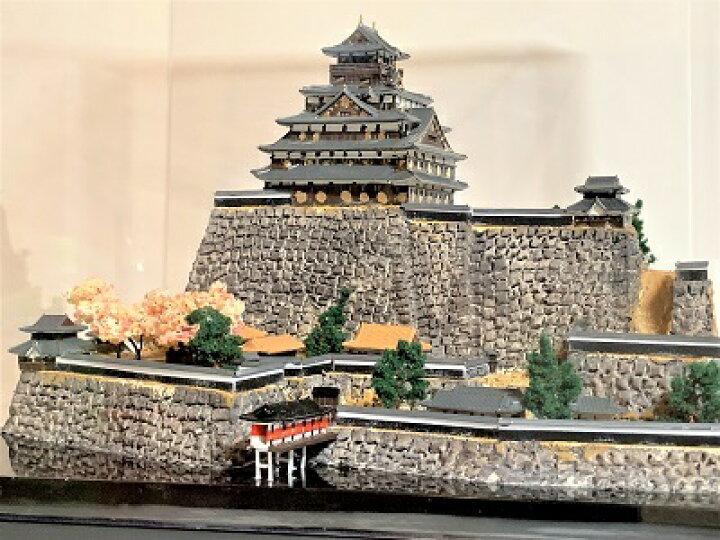 大坂城 楽天市場】[完成品] 豊臣大坂城(大阪城) （大阪府大阪市東区）ケース付き ミニサイズ 豊臣秀吉 日本の城 お城 ジオラマ 模型 プラモデル 城郭模型  : お城のジオラマ鍬匠甲冑屋