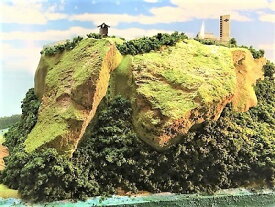 [完成品]　岩殿山城（大月市賑岡町岩殿山）　　ケース付き　ミニサイズ　風林火山　山梨県の城　日本の城　お城　ジオラマ　模型　プラモデル　城郭模型