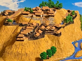 [完成品］日野城・中野城（日野町西大路）　ケース付き　ミニサイズ　　日本の城　お城　ジオラマ　模型　プラモデル　城郭模型