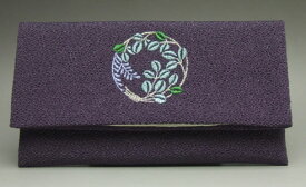 数珠袋 折りたたみ数珠入れちりめん（刺繍入り） 紫 数珠 念珠 お葬式 葬儀 京都 法要 色 数珠入れ モダン仏具 真言宗 天台宗 浄土真宗 お念珠 お数珠 葬儀 日蓮宗 曹洞宗 浄土宗 臨済宗 珠数 八宗 じゅず 現代 法事 葬式 葬儀用 仏壇用