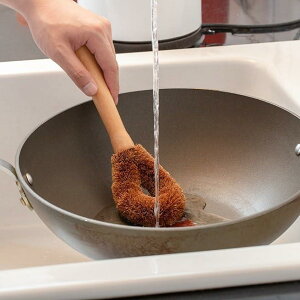 【主婦の為に料理人が考えた】フライパン用 柄付きたわし 鉄フライパン 木柄 職人手作り L字型で洗いやすい ささら EdisonBrain