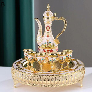 酒器セット 合金製 徳利 お猪口セット とっくり ぐい呑み おちょこ セット 酒水差し 酒盃 酒器揃 台座付き 持ち手付き 北欧風 宮廷風 素敵 シンプル 8点セット ギフト プレゼント 家庭用 来客