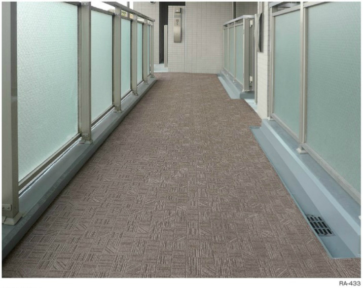 開放廊下の未来型。進化し続けるスタンダード床材 タキストロンRA(1620mm×3m)