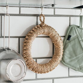 【KEYUCA公式店】ケユカ いぐさ鍋敷き 18cm[テーブル用品 インテリア雑貨 釜敷き 無地 シンプル おしゃれ ギフト プレゼント なべしき 鍋しき 鍋置き ポットマット い草 ナチュラル キッチン雑貨 キッチン用品 壁掛け トリベット キッチンツール 台所用品 日用雑貨 いぐさ]