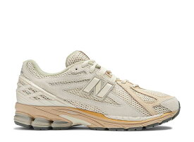 【今なら割引クーポン発行中】New Balance オーラリー × ニューバランス1906R ベージュ ニューバランス M1906RAU メンズ スニーカー ランニングシューズ 21SN-M1906RAU