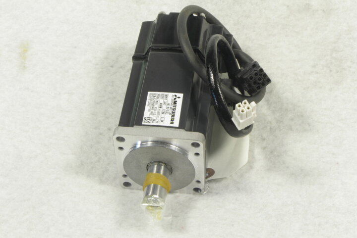 三菱 サーボモーター HC-MFS13 未開封 新品 2015/10 新品未開封 MITSUBISHI⁄三菱 サーボモーター 新品未使用 三菱ACサーボモータ HC-KFS43 2台