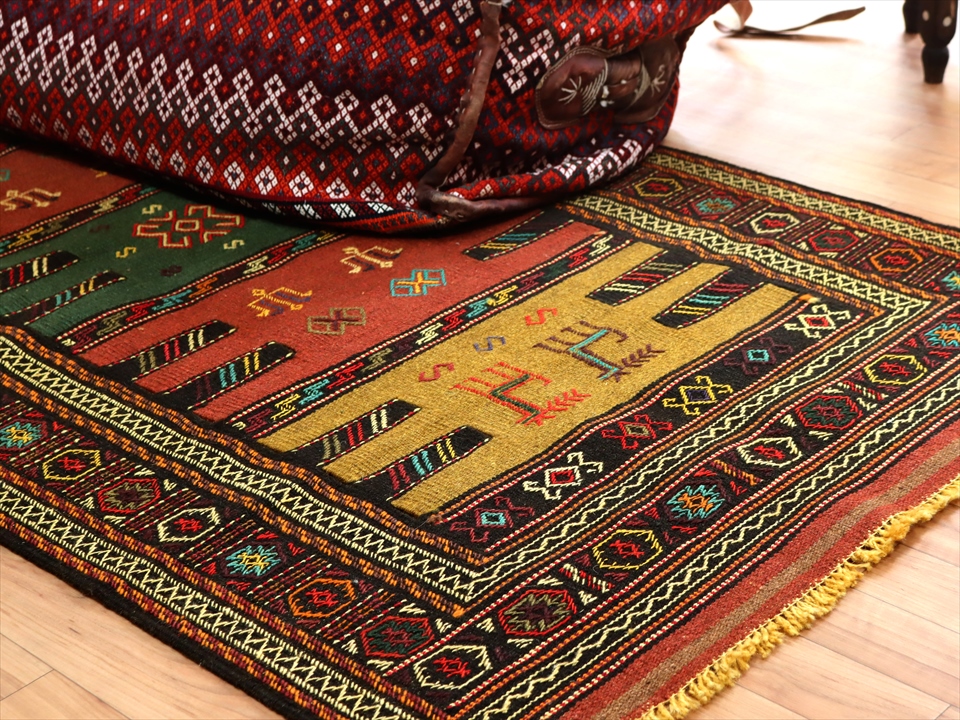 楽天市場】グチャン イランの手織りキリム180×99cm幾何学モチーフと