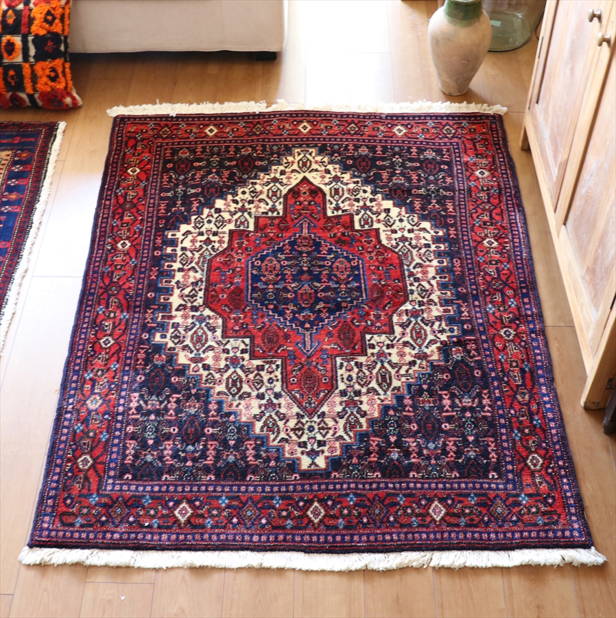 楽天市場】トライバルラグ・イランの絨毯/リビングサイズ 