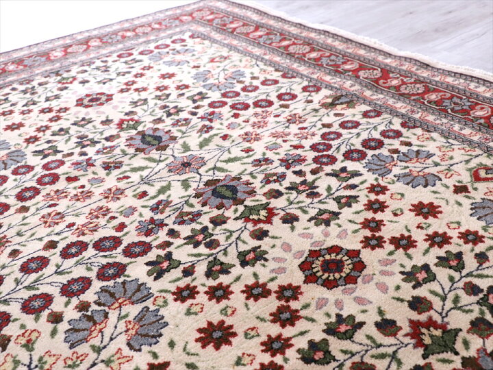 楽天市場】ヘレケ・トルコ絨毯 ウール製の手織り絨毯227×152cmフラワー 