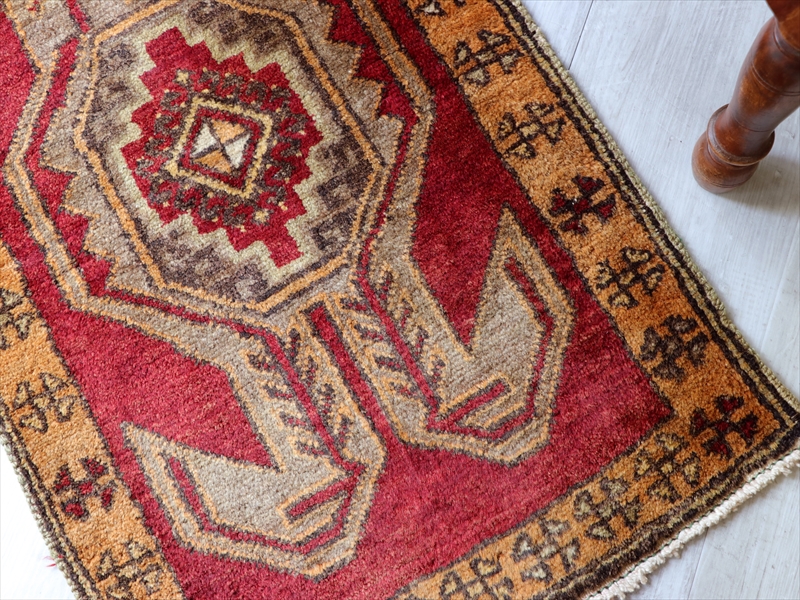 オールドカーペット　トルコ絨毯/ヤストゥク100×57cm変形のドラゴンモチーフ | ガラタバザール（キリム＆雑貨）