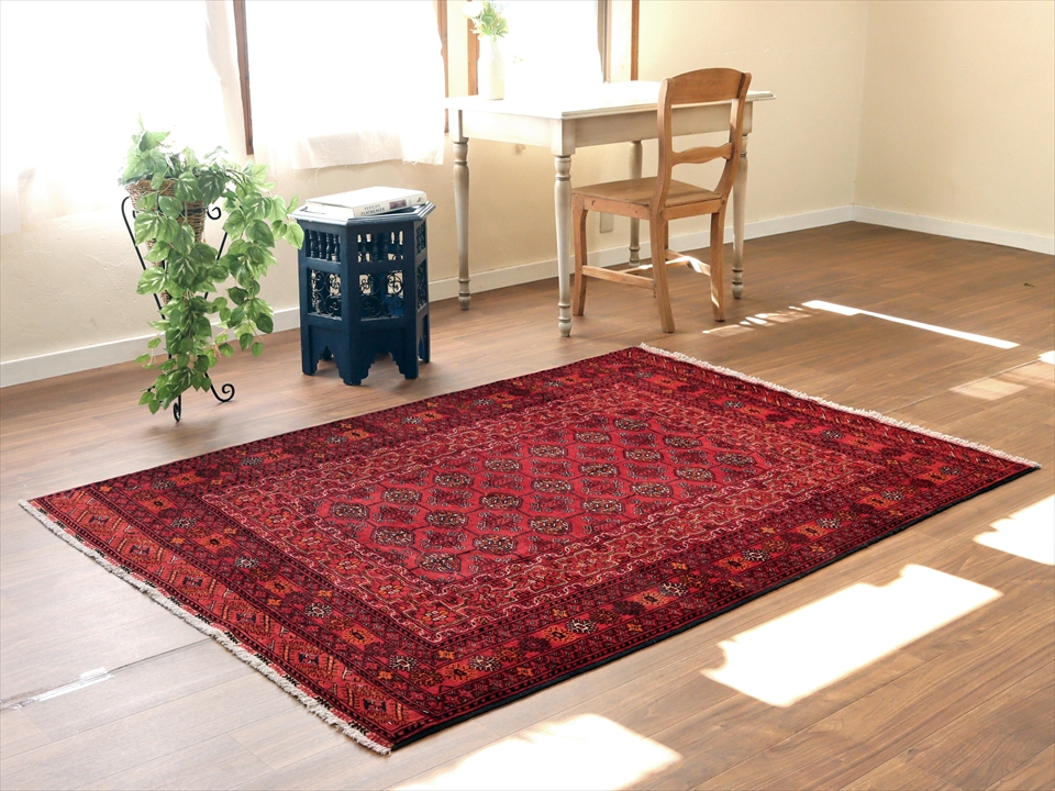 部族絨毯　トライバルラグ201×143cm連なるギュル文様　バルーチ | ガラタバザール（キリム＆雑貨）