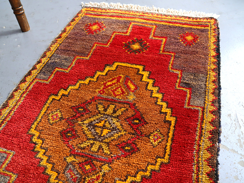 楽天市場】トルコ絨毯 ヤストゥク トライバルラグ93×52cm階段状の