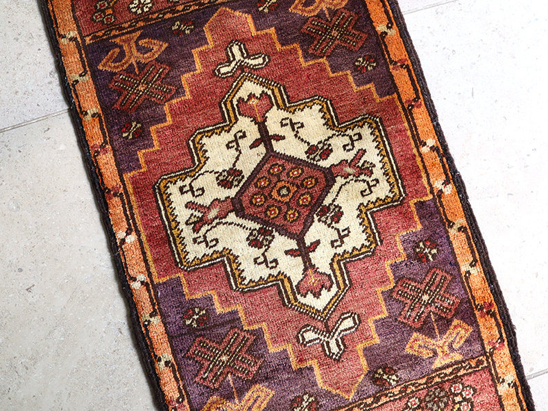 楽天市場】トルコ絨毯 ヤストゥク トライバルラグ90×54cm階段状の