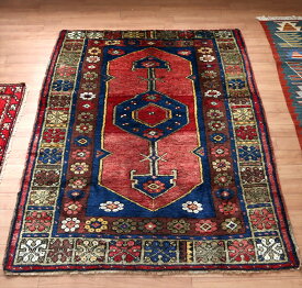 トルコ絨毯 オールドカーペット144×111cmレッド ブルー 小花のモチーフ