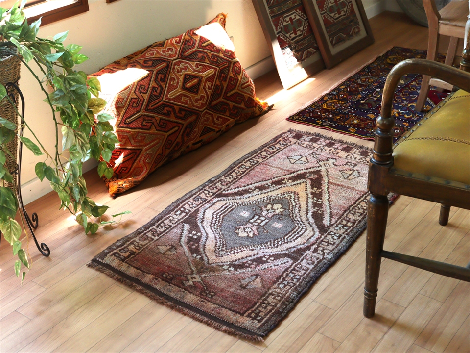 楽天市場】トルコ絨毯 シワス109×63cmヤストゥク : ガラタバザール