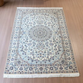 ペルシャ絨毯　ナイン産 9L 208×127cmアイボリー 明るいブルー　花のアラベスク