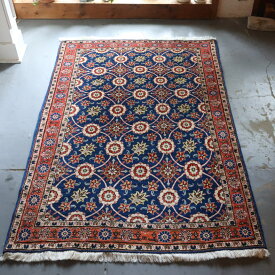 【15%OFFクーポン対象】ペルシャ絨毯 ヴェラミン　手織りラグ 157×106cm 円形のラティス　花束