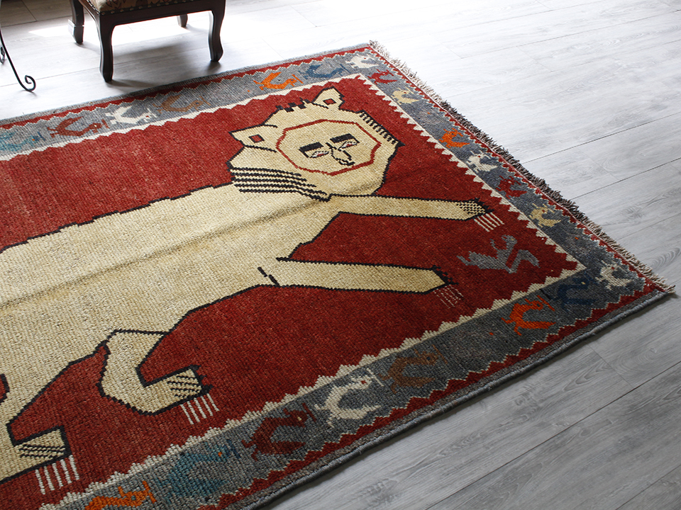 オールドエリアラグ / ペルシャ 絨毯 カシュカイ族 ギャッベ 195×130cm白いライオン | ガラタバザール（キリム＆雑貨）