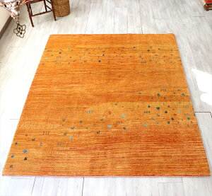 ギャッベ バナフシェ Gabbeh Banafsheh235×200cmオレンジグラデーション 小さな動物モチーフ