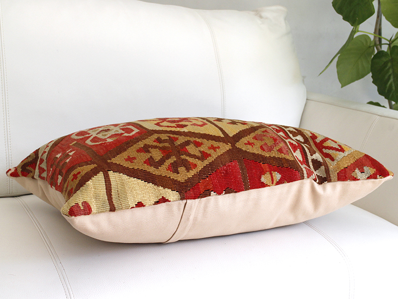 オールドキリムクッションカバー 長方形・枕型ビッグピロー Lumbar Pillow 59x39cm 六角形のサンドゥク |  ガラタバザール（キリム＆雑貨）