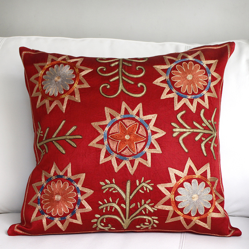 スザンニ クッションカバー/ウズベキスタン シルクの手刺繍 50×46cm太陽のような花 | ガラタバザール（キリム＆雑貨）