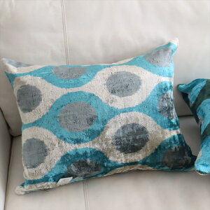 �A�g���X �x���x�b�g�C�J�b�g�N�b�V�����J�o�[�@���ʃV���N50×38cm�u���[x�O���[�@�����^���� Silk Velvet Cushion - Double-Sided Design
