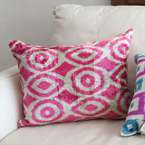 �A�g���X �x���x�b�g�C�J�b�g�N�b�V�����J�o�[�@���ʃV���N50×38cm�t���[�V���s���N�@���ʃT�[�N�� Silk Velvet Cushion - Double-Sided Design