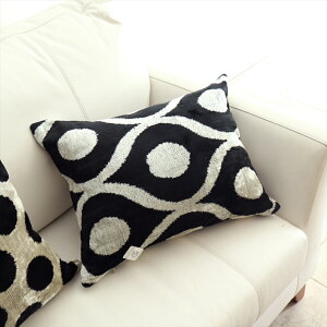 �A�g���X �x���x�b�g�C�J�b�g�N�b�V�����J�o�[�@���ʃV���N50×38cm�u���b�N�@�����^���� Silk Velvet Cushion - Double-Sided Design