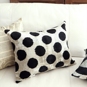 �A�g���X �x���x�b�g�C�J�b�g�N�b�V�����J�o�[�@���ʃV���N50×38cm���ʁ@�h�b�g�@�u���b�N Silk Velvet Cushion - Double-Sided Design