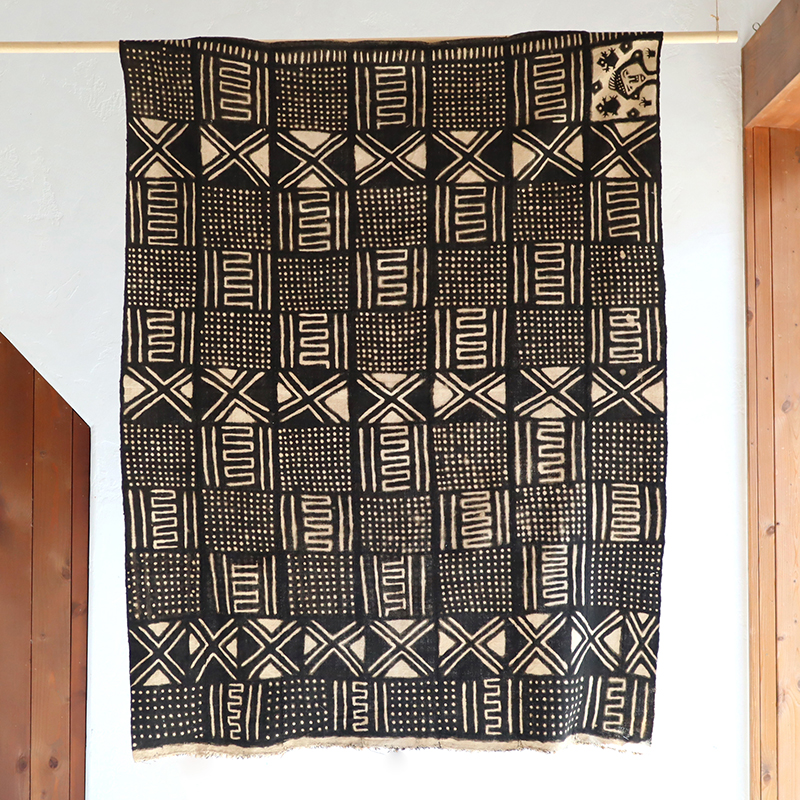 アフリカ 泥染め 古布・マリ/ボゴラン Mud Cloth Mali, Bogolan African textile 黒と白/笑う人 |  ガラタバザール（キリム＆雑貨）