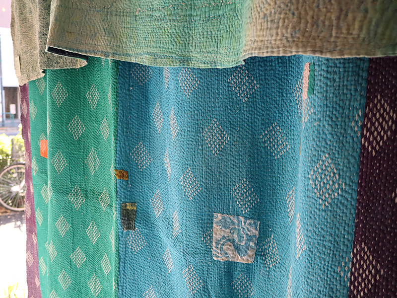 インド カンタ刺繍・パッチワーク/ラリーキルト 古布・ヴィンテージファブリック 217x149cm ブルー＆グリーン Kantha  embroidery, India | ガラタバザール（キリム＆ラグ）