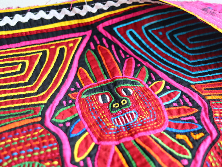 モラ MOLA アップリケ 刺繍 民族布 飾り布 50 40cm太陽と向き合う人 ガラタバザール キリム ラグ