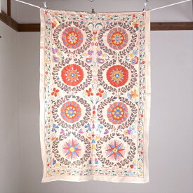 ウズベキスタン・スザンニ刺繍布　アンティークデザイン160×104cmピンクとオレンジの大輪の花