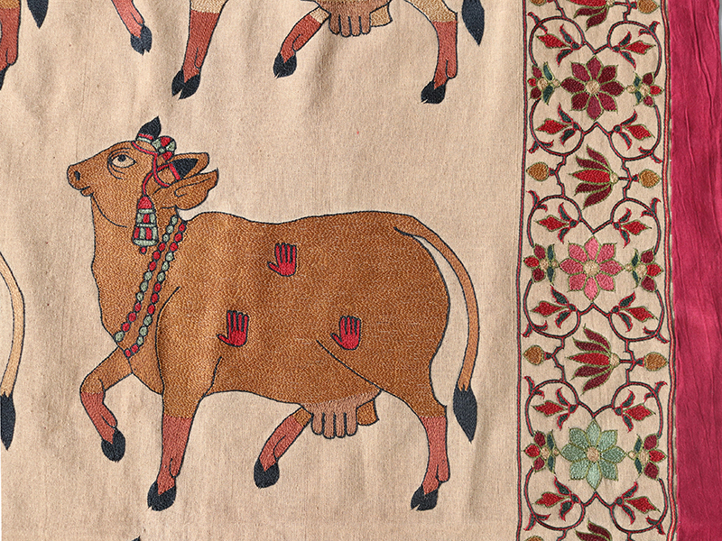 楽天市場】インド 緻密な刺繍・タペストリー 180ｘ138cm飾りをつけた牛