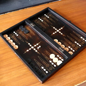【15%OFFクーポン対象品】バックギャモン Backgammon 50.5×50.5cm 折り畳み式 螺鈿模様 ゲームボードゲーム盤・2色駒とサイコロ付