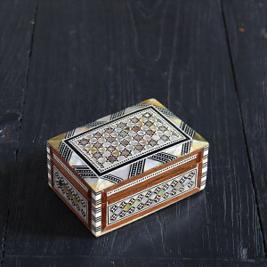 Mother of Pearl GWvg̃WG[{bNX