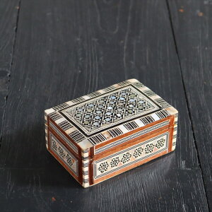 Mother of Pearl GWvg̃WG[{bNX