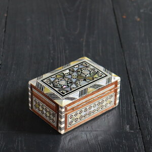 Mother of Pearl GWvg̃WG[{bNX