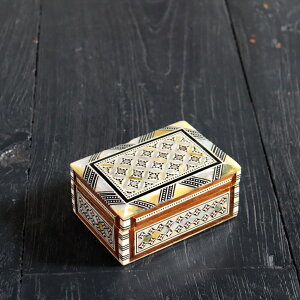 Mother of Pearl GWvg̃WG[{bNX