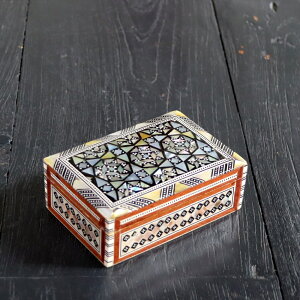 Mother of Pearl GWvg̃WG[{bNX