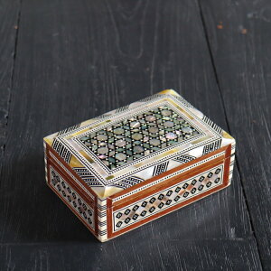 Mother of Pearl GWvg̃WG[{bNX