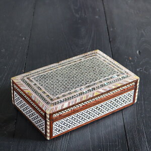 Mother of Pearl GWvg̃WG[{bNX