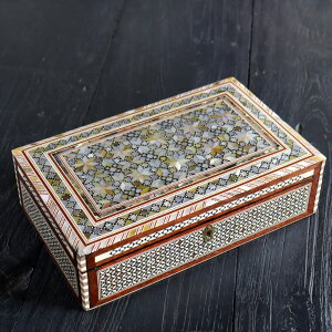 Mother of Pearl (łj̃WG[{bNXGWvgCX~bNȊ􉽊wfUC̕Δ