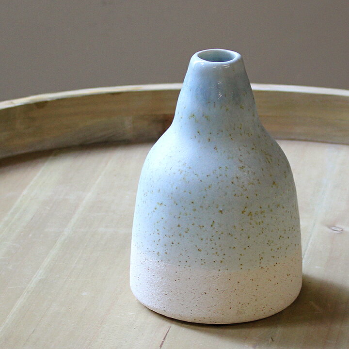 楽天市場 一輪挿し 陶器花瓶 ブルーホワイト Vase Deco Lomez Matted Light Blue White ガラタバザール キリム 雑貨