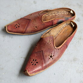 【15%OFFクーポン対象品】アナトリアンフォークシューズ～19世紀の製法で作ったオリジナルの革靴ピンク 星や花の型抜き ミュール サンダル サイズ38