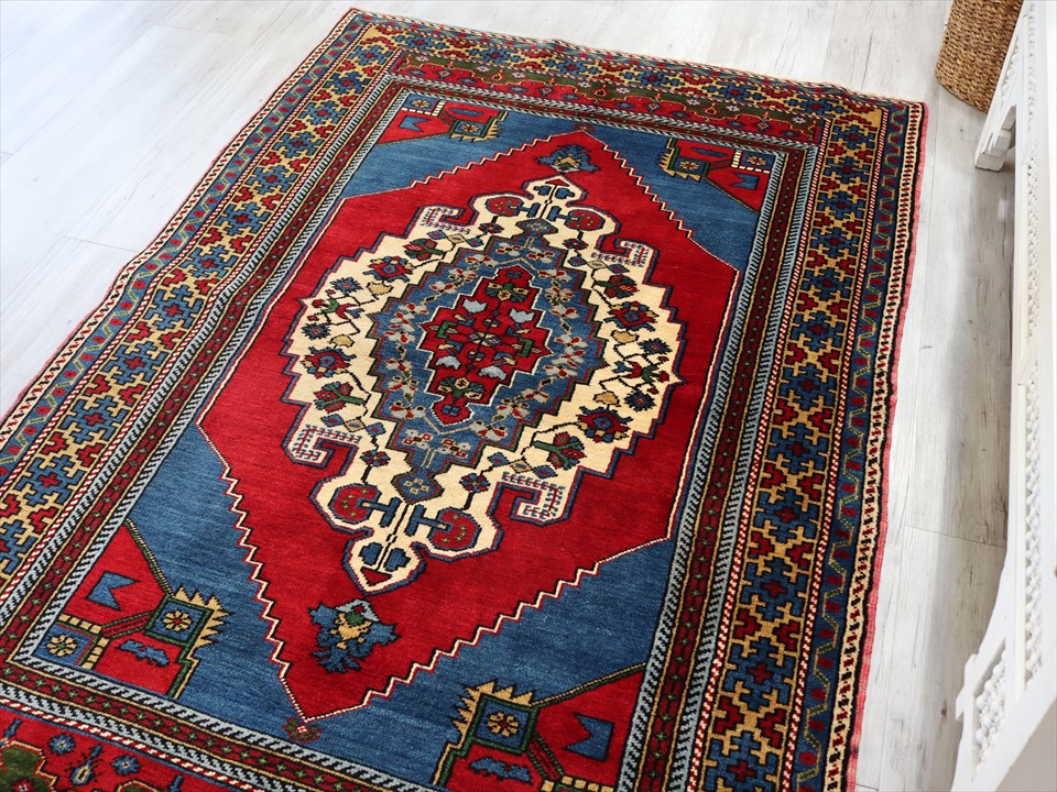 トライバルラグ・エリアラグ・コンヤタシュプナル187×119cmタシュプナルの伝統柄　トルコ手織り絨毯 | ガラタバザール（キリム＆雑貨）